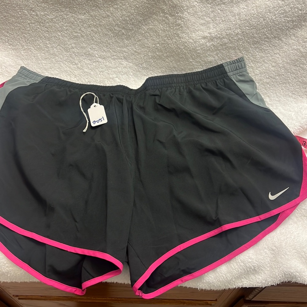 New without tags, Nike dry fit running short size extra large